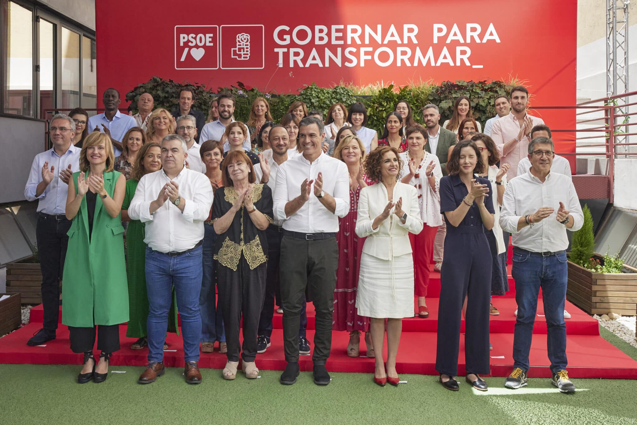 Sánchez, con los nuevos miembros de la Ejecutiva del PSOE.