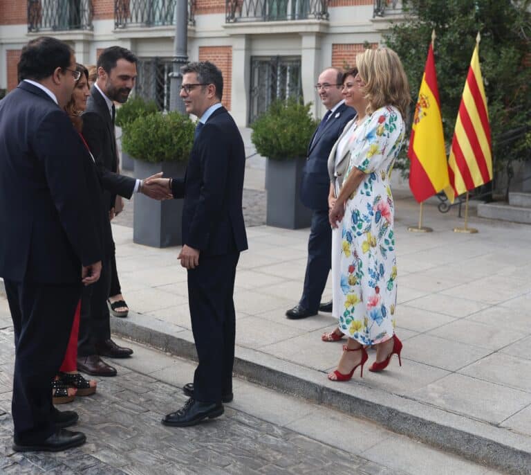 Gobierno y Generalitat aprovechan la lentitud del Constitucional para evitar la aplicación del 25% del castellano