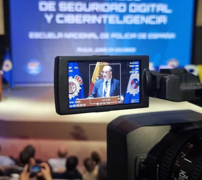Interior aprobará una norma que impide a los policías ir a tertulias sin permiso previo