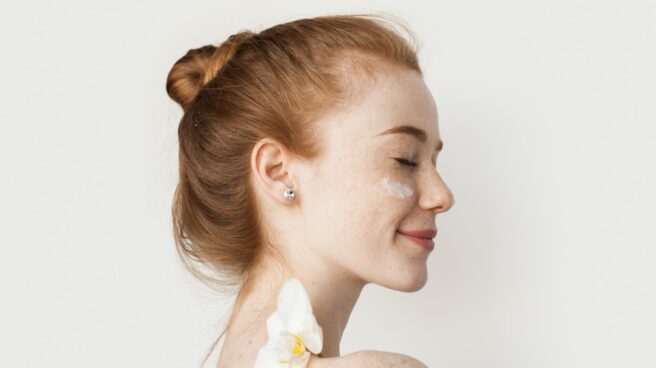 La web de Kiehl's tiene un 25% de descuento Mujer con crema en el rostro de Kiehl's