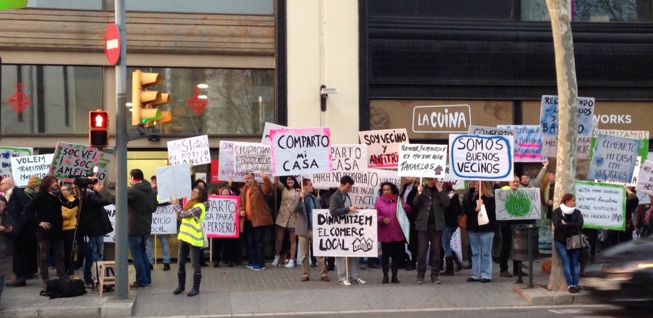 Rebelión de anfitriones de Airbnb contra el veto al alquiler de habitaciones de Colau