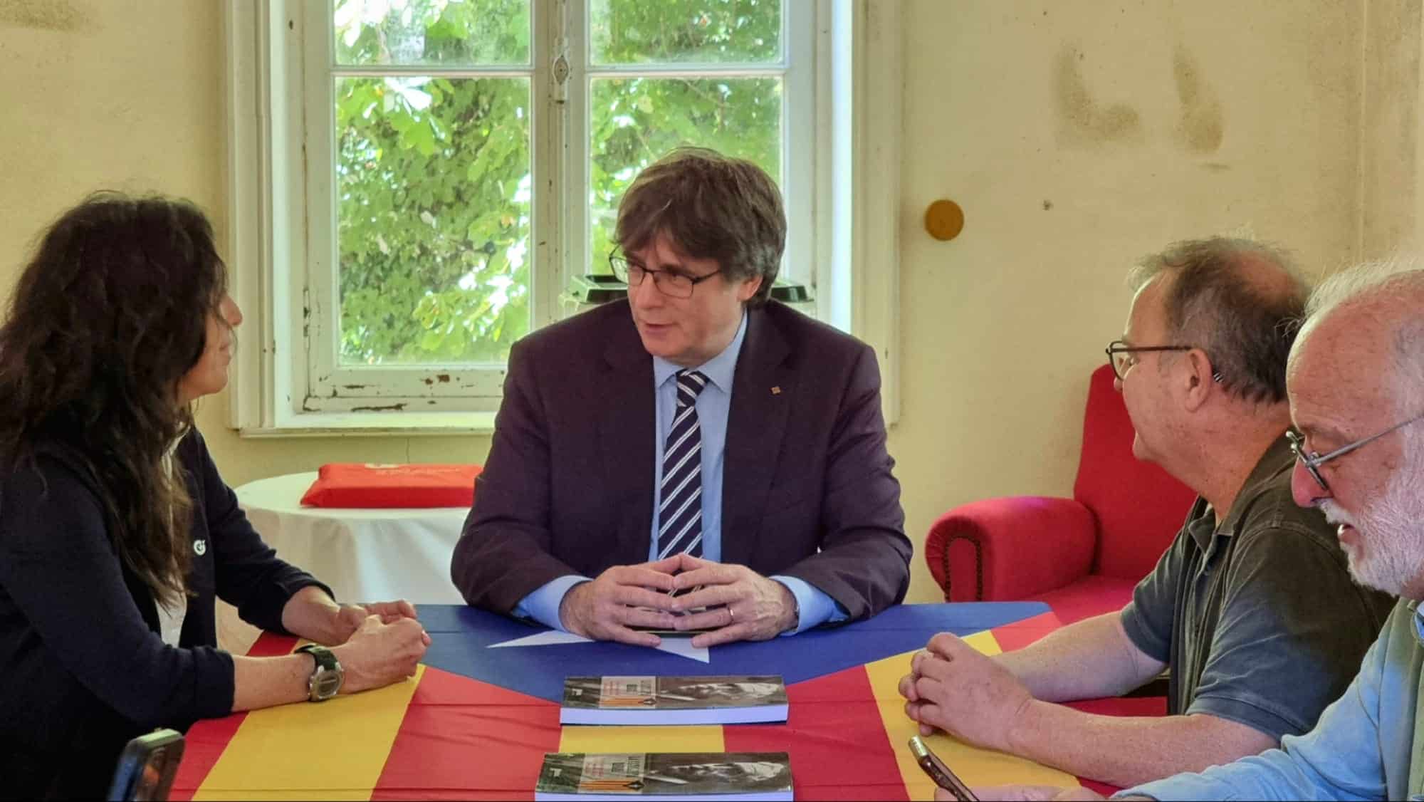 Carles Puigdemont recibe a la directiva de la Cámara de Comercio de Barcelona en la Casa Macià de Francia