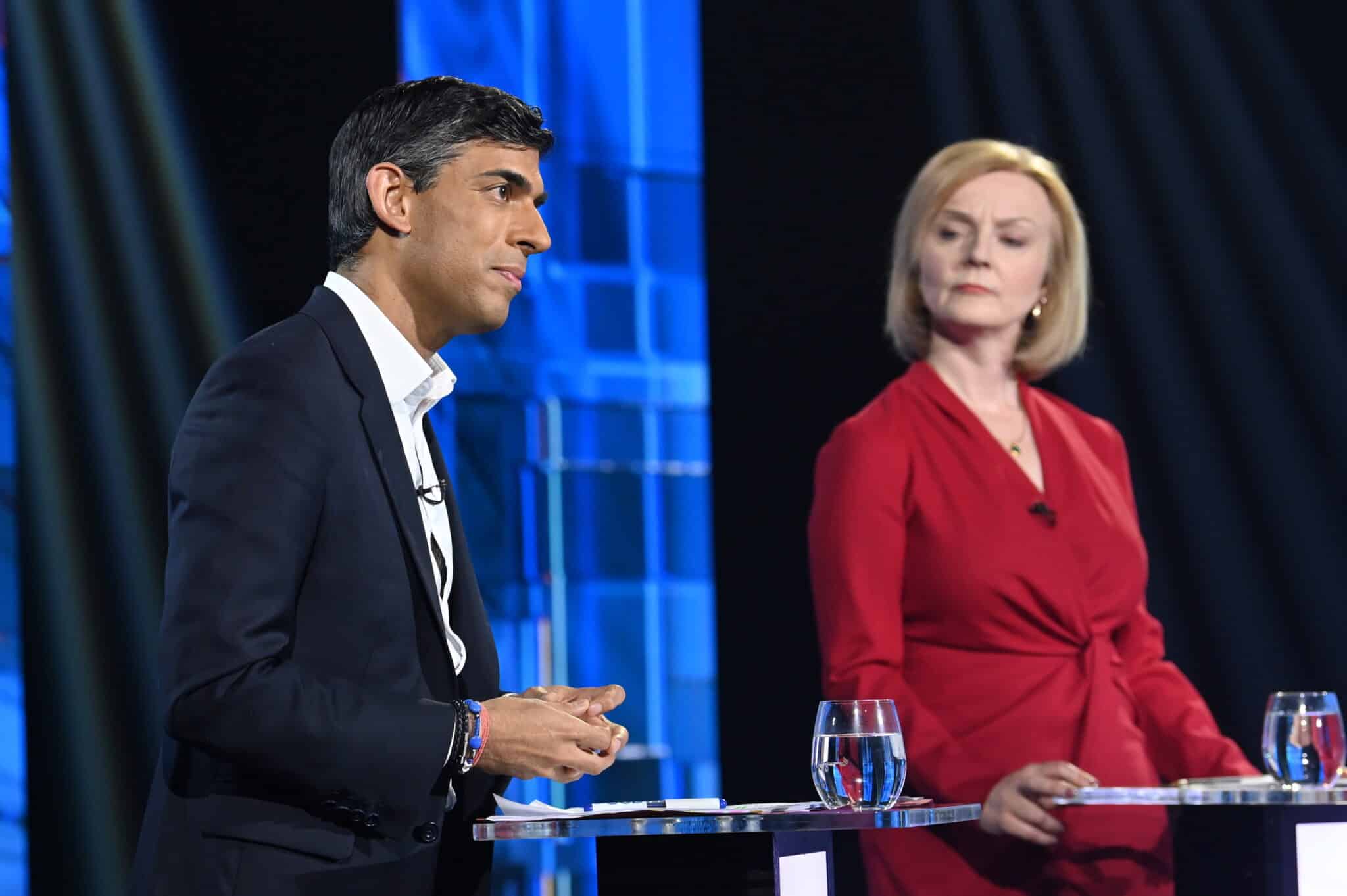 Rishi Sunak, dcha, y Liz Truss, en uno de los debates