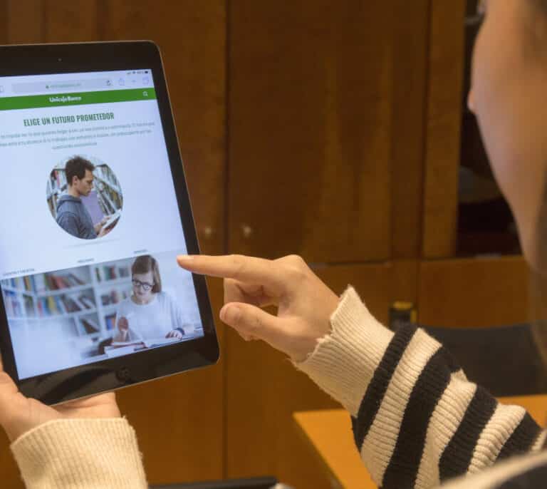 Los bancos quieren atraer a los jóvenes: Unicaja ofrece a sus clientes de entre 18 y 27 años cuenta y tarjeta sin comisiones