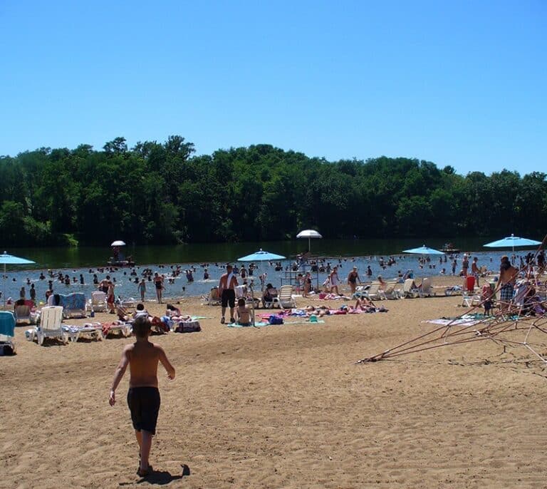Un nadador infectado por una 'ameba comecerebros' en una playa de Iowa, en Estados Unidos