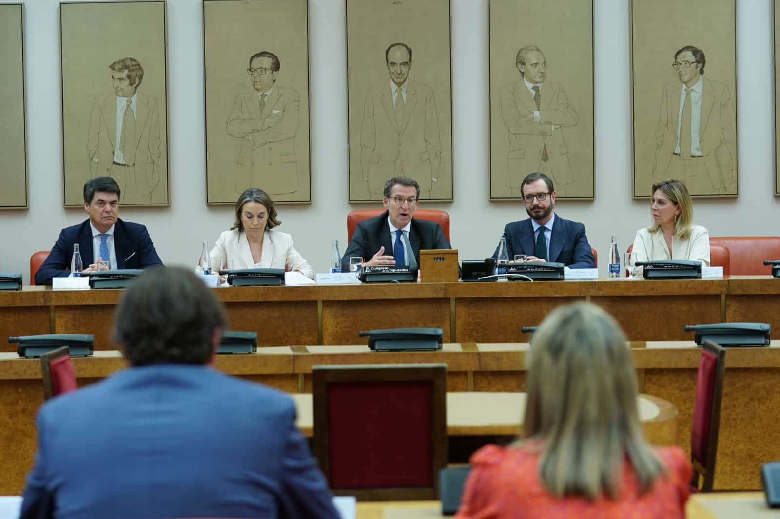 Alberto Núñez Feijóo preside la reunión con las direcciones parlamentarias del GPP de las dos cámaras nacionales en el Congreso de los Diputados