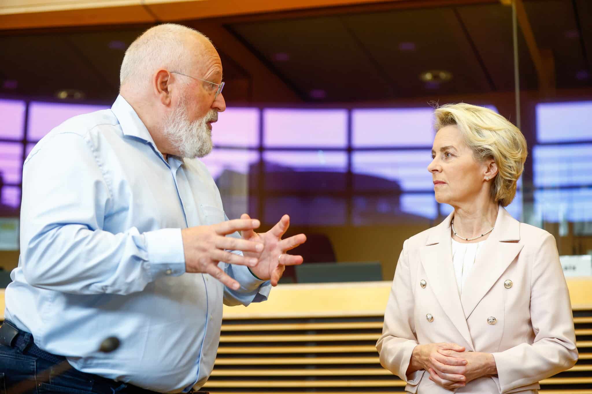 Timmermans y Von der Leyen, en Bruselas.