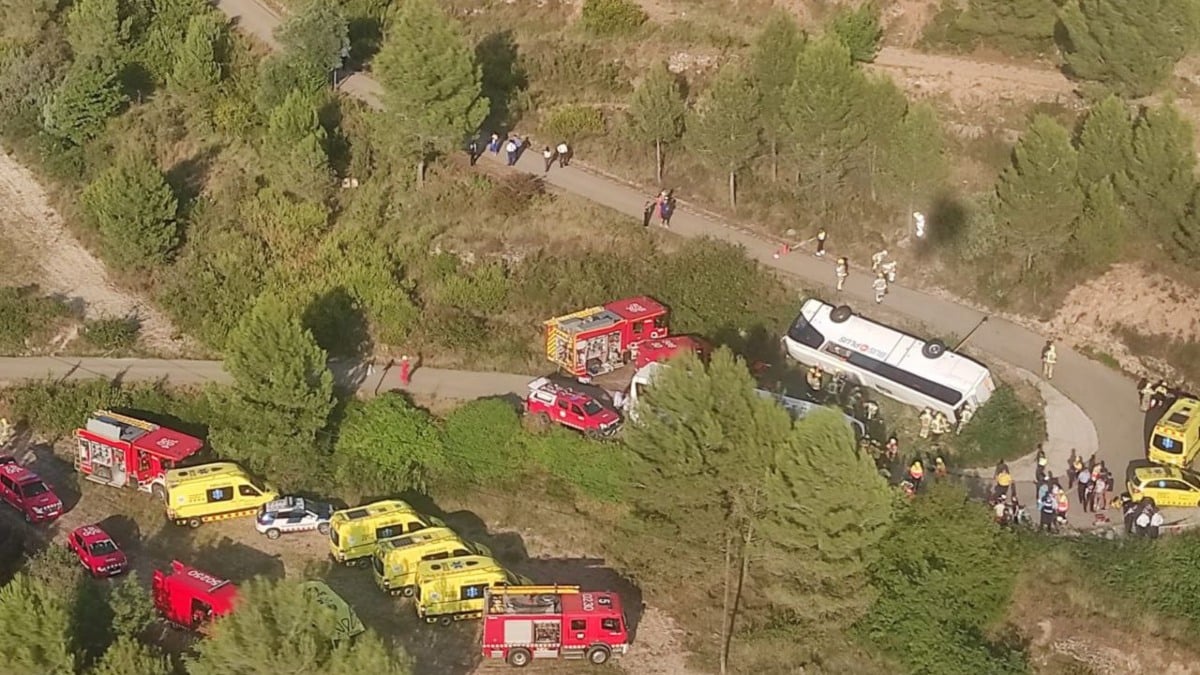 El alcalde de Rubió dice que el bus "no tendría que haber entrado" al camino donde volcó