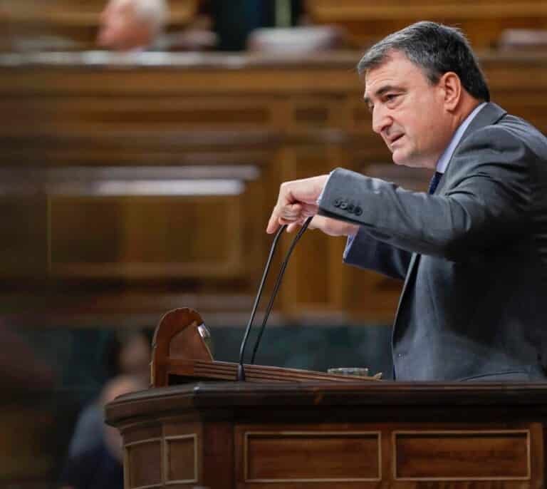 Aitor Esteban desmonta las medidas de Sánchez y le advierte: "No puede permitirse prescindir de nosotros"