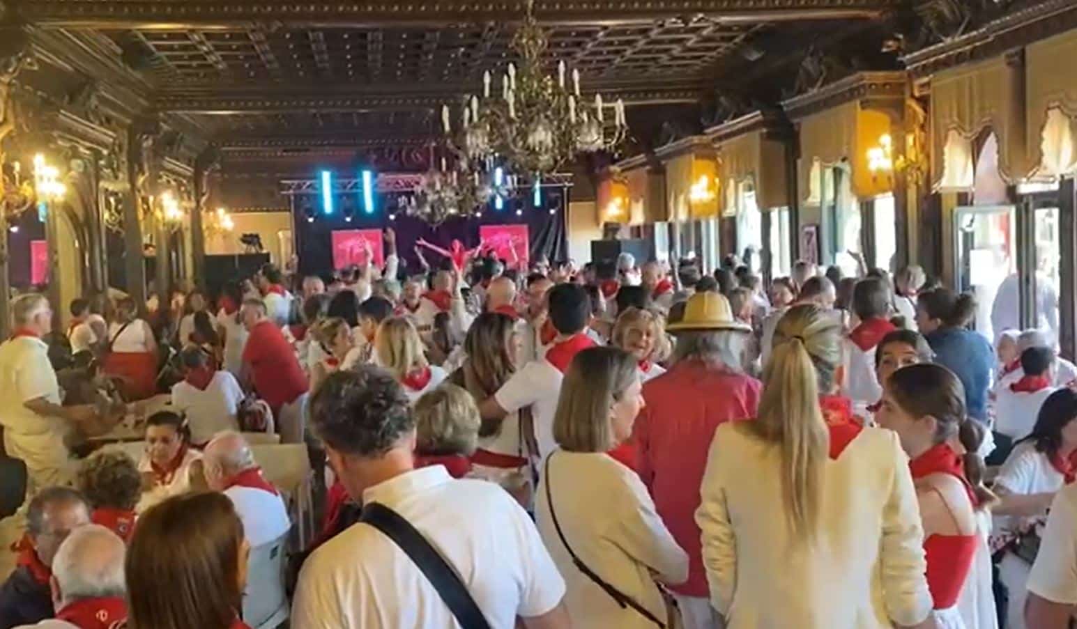 Baile en el Nuevo Casino de Pamplona el Día de San Fermín