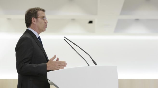 El presidente del PP, Alberto Núñez Feijóo, interviene en un coloquio político en Barcelona, este jueves 7 de julio. El presidente del PP, Alberto Núñez Feijóo, interviene en un coloquio político en Barcelona, este jueves 7 de julio.