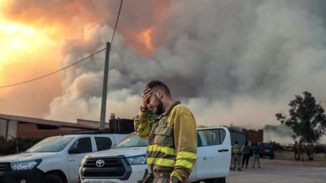 Un bombero en Losacio (Zamora)