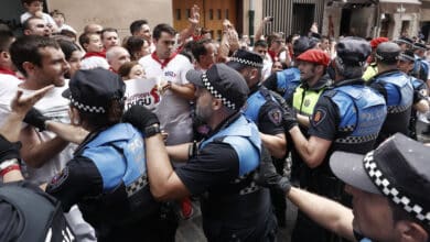 Prisión provisional para el acusado de propinar un puñetazo a un policía en la procesión de San Fermín