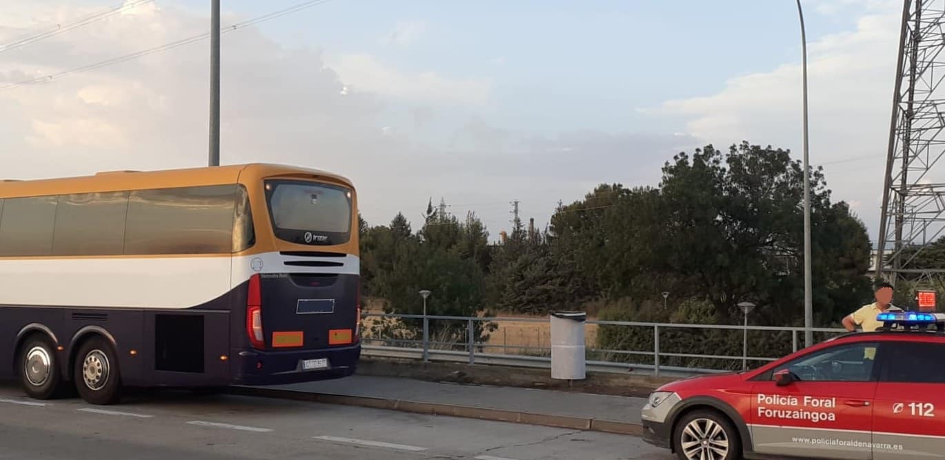 La policía foral interviene el autobús cuyo conductor esnifaba al volante