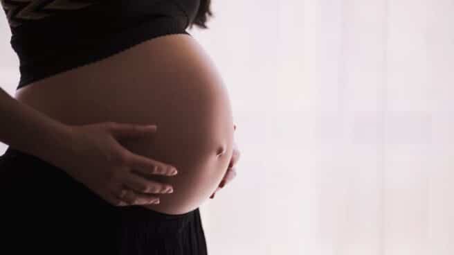 Una mujer en el final de su embarazo, cuando tiene más probabilidades de parto prematuro si se infecta de SARS-CoV2