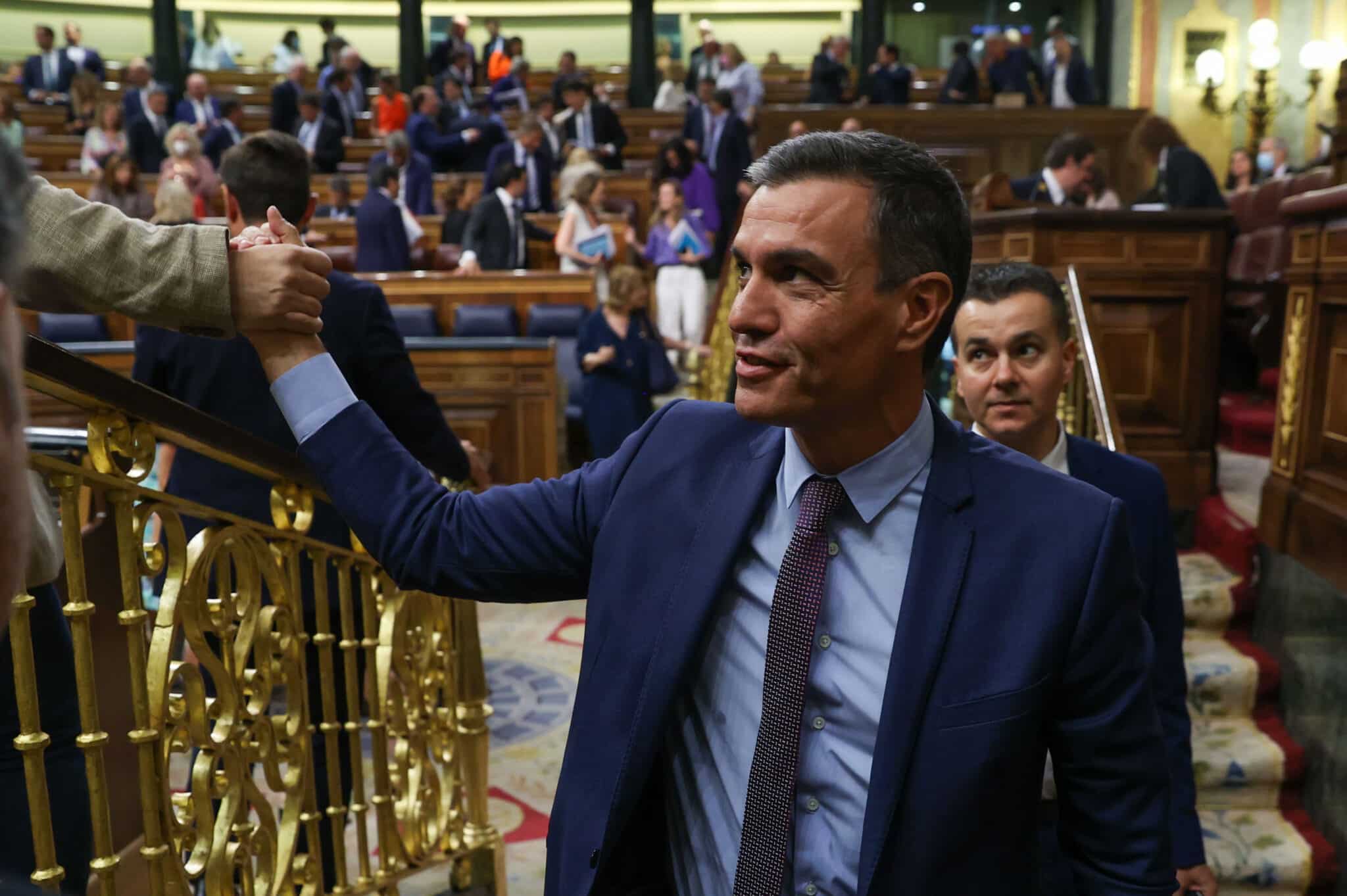 El presidente del Gobierno, Pedro Sánchez, tras el pleno del Congreso que ha convalidado este jueves, con la abstención del PP