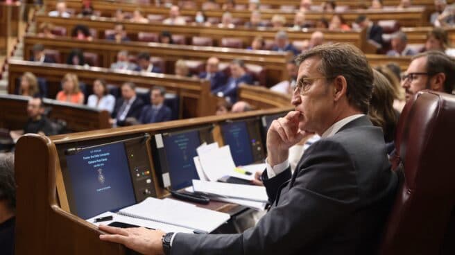 Alberto Núñez Feijóo atiende a una intervención durante el debate sobre el estado de la nación. Alberto Núñez Feijóo atiende a una intervención durante el debate sobre el estado de la nación.