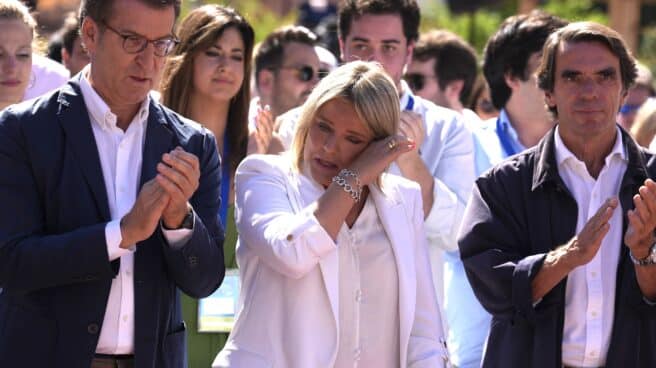 Alberto Núñez Feijóo, Marimar Blanco y José María Aznar, en el acto de homenaje del PP a Miguel Ángel Blanco en Ermua. Alberto Núñez Feijóo, Marimar Blanco y José María Aznar, en el acto de homenaje del PP a Miguel Ángel Blanco en Ermua.