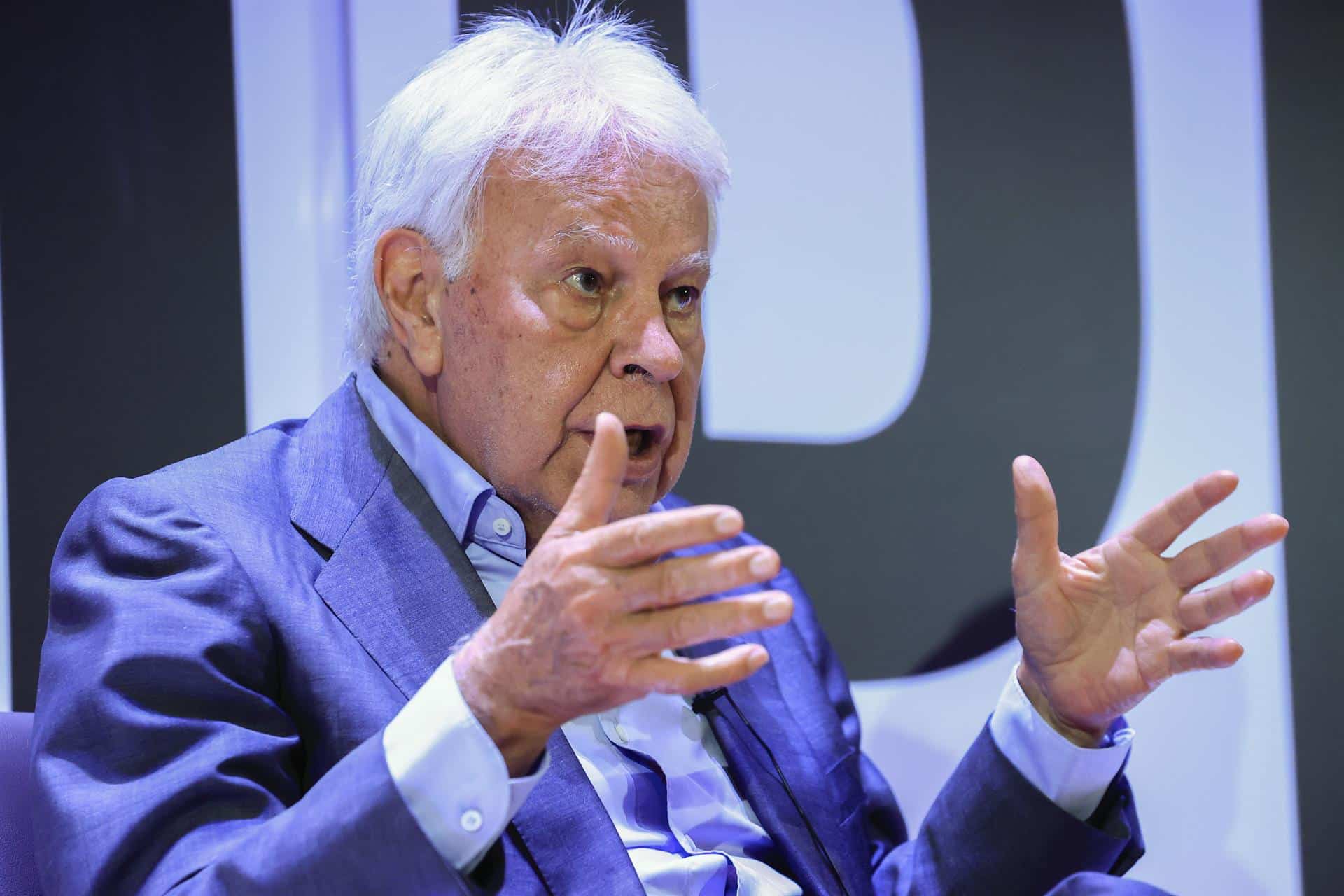 Felipe González, en los cursos de verano de San Lorenzo de El Escorial.