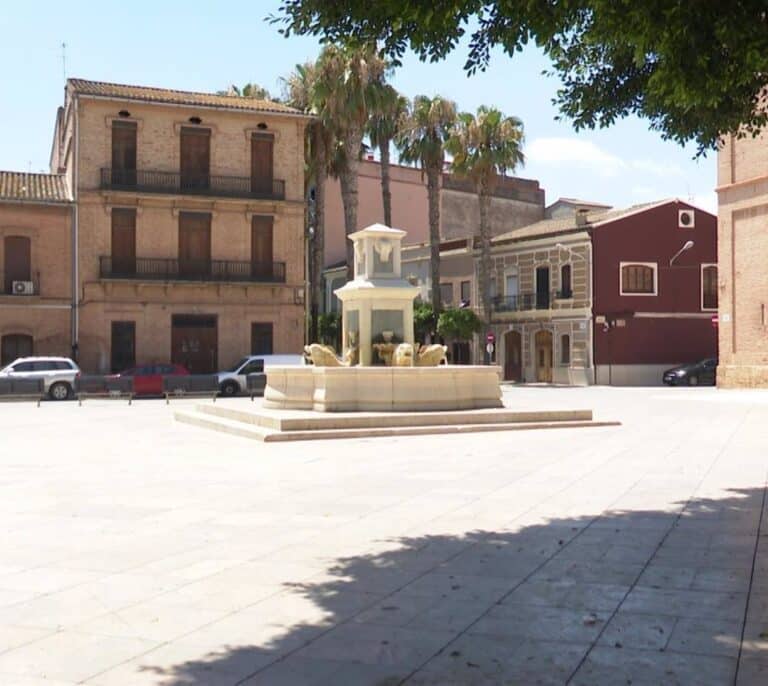 Herido un hombre de 41 años al caer desde un andamio a dos metros de altura en Foios