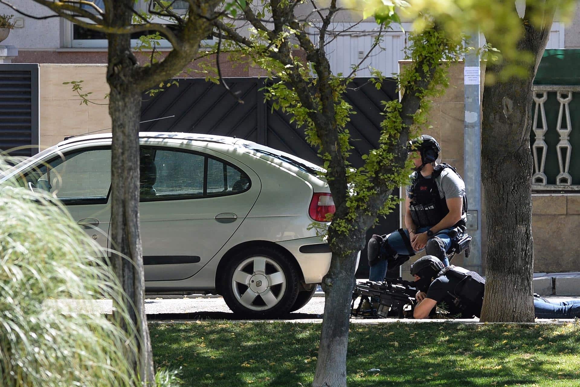 Guardias civiles en el operativo de Santovenia.