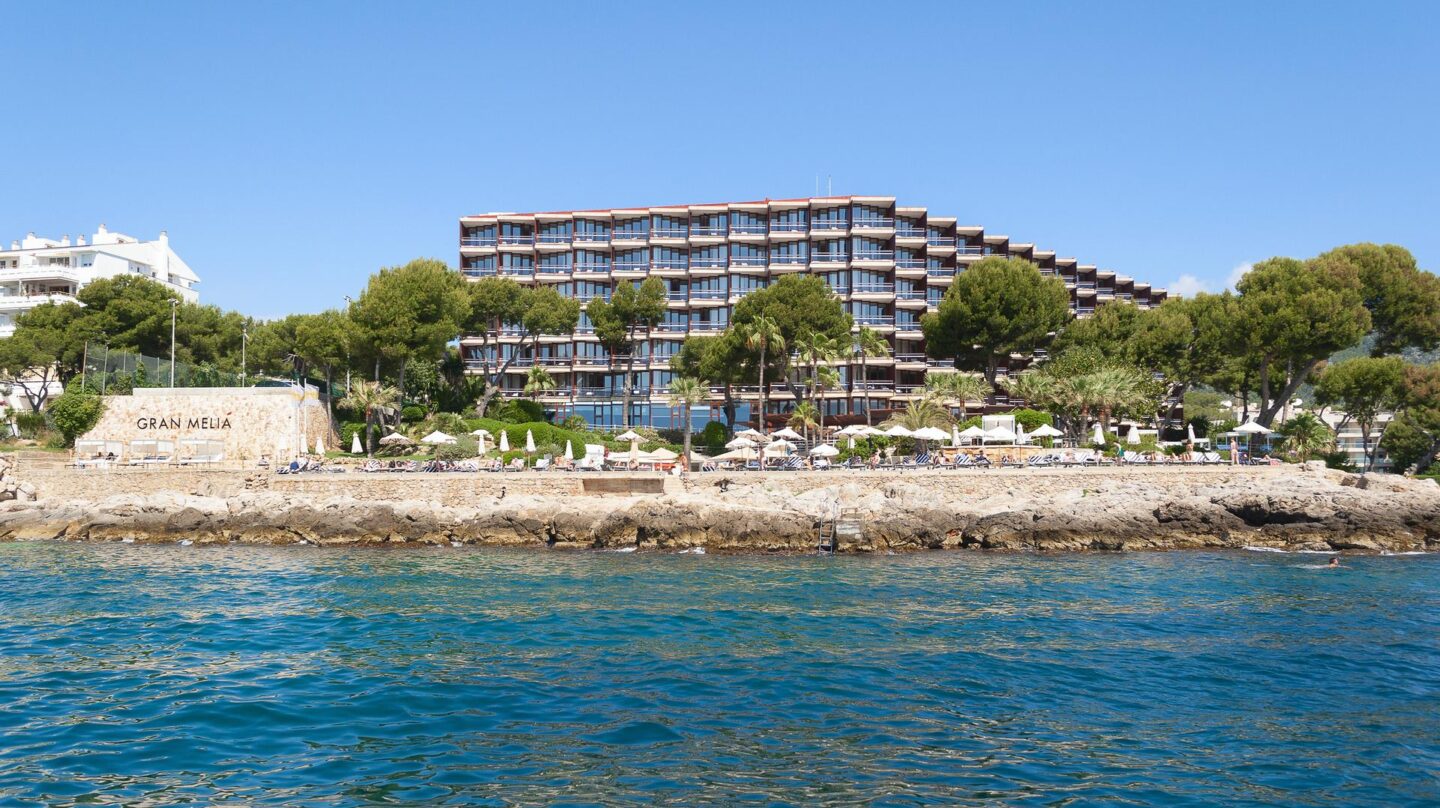 El Hotel de Mar de J. A. Coderch ahora convertido en Hotel de Mar Gran Meliá (Illetes, España)