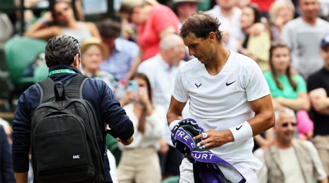 Rafa Nadal se retira de Wimbledon por una rotura en el abdomen