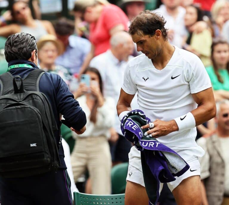 Rafa Nadal se retira de Wimbledon por una rotura en el abdomen