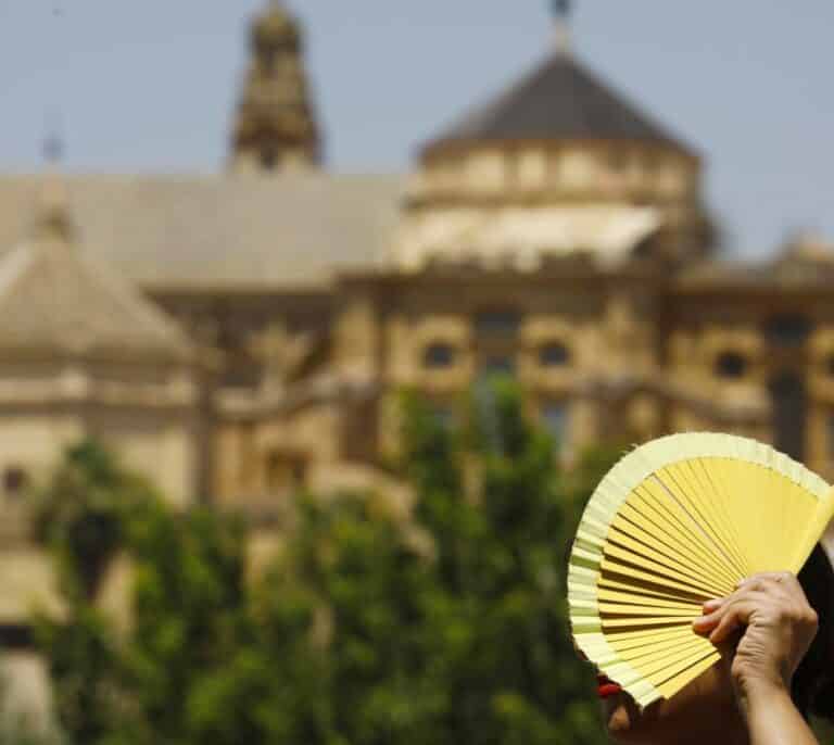 El calor no da tregua, toda España en alerta con máximas que llegarán a los 45 grados