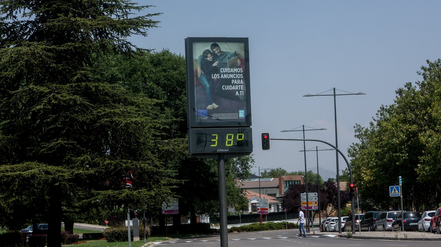 Un termómetro marca 38º en Madrid.