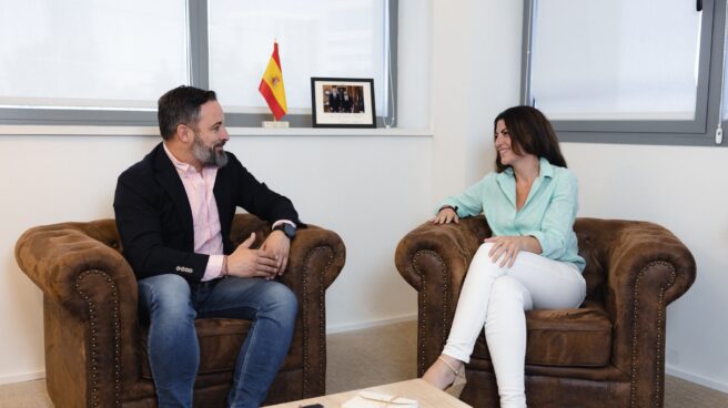 Santiago Abascal y Macarena Olona (Vox) hablando cara a cara, cuando ella le anuncia que deja la política