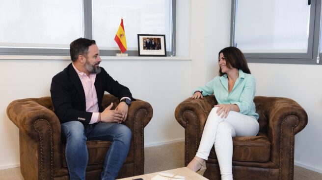 olona-deja-politica-razones-medicas Santiago Abascal y Macarena Olona (Vox) hablando cara a cara, cuando ella le anuncia que deja la política