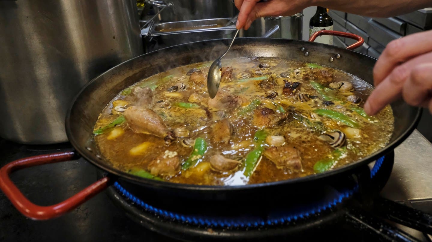 Un restaurante canadiense ofrece en su carta una extraña variedad de paellas: gallega, malagueña y hasta valenciana con chorizo