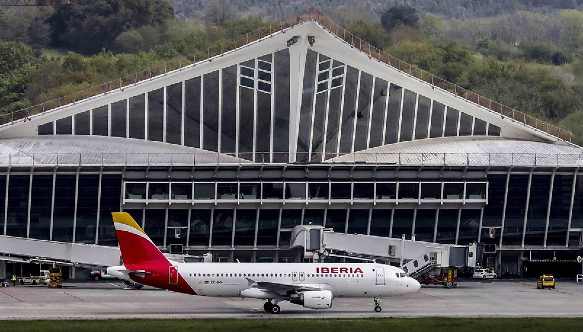 Un vuelo entre Marrakech y Manchester aterriza en Bilbao por una urgencia médica