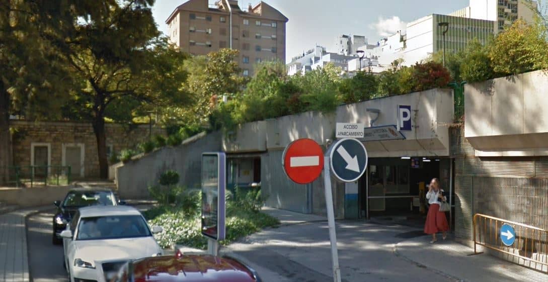 Entrada al parking de La Victoria, en Jaén capital.