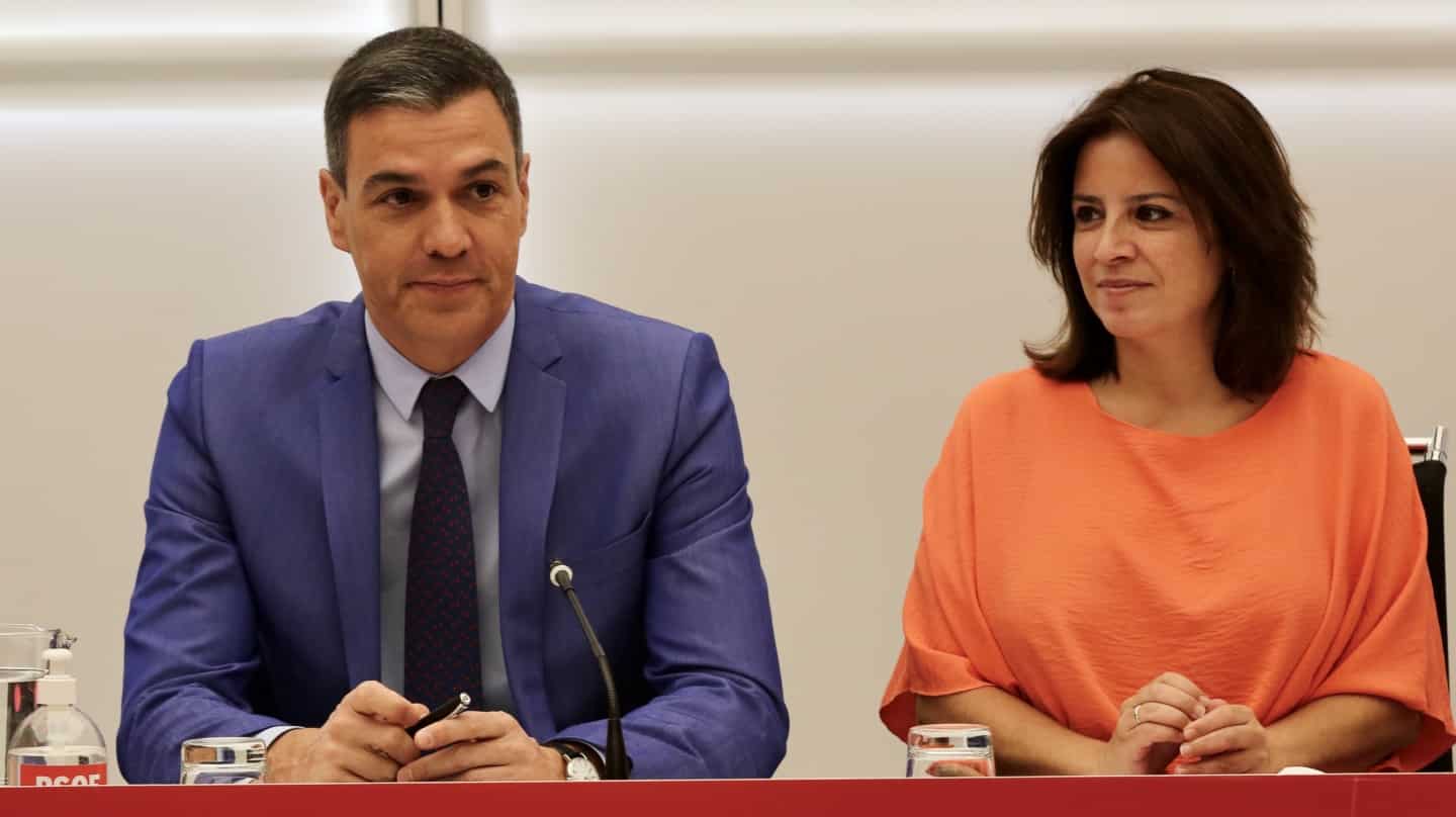 Pedro Sánchez y Adriana Lastra en una reunión de la Ejecutiva Federal del PSOE.