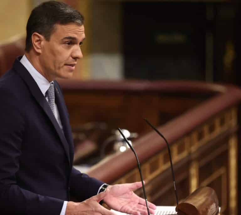 Sánchez gira a la izquierda con más gasto público y nuevos impuestos a las eléctricas