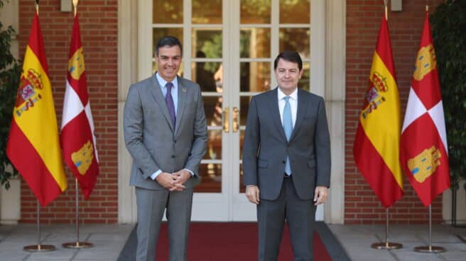 Sánchez recibe a Mañueco por primera vez desde su nombramiento como presidente de Castilla y León