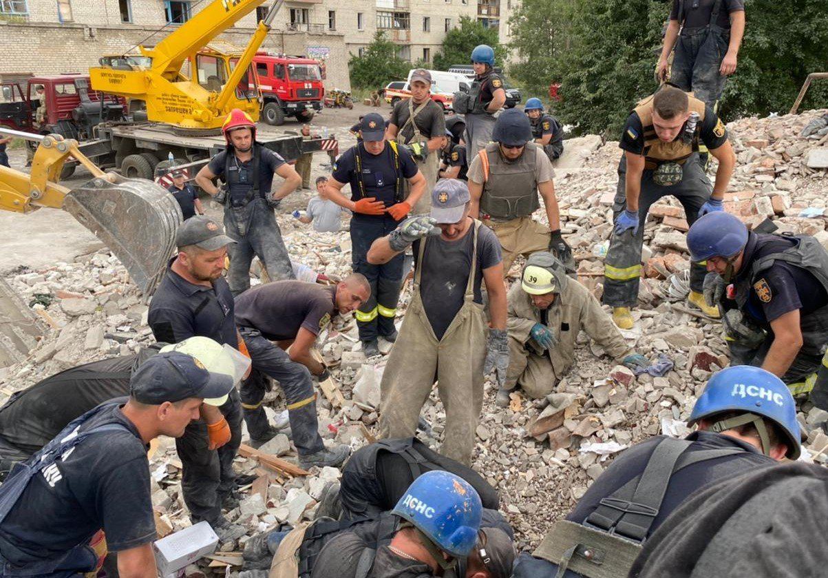 Un día bajo los escombros, el milagro captado en vídeo de un joven ucraniano
