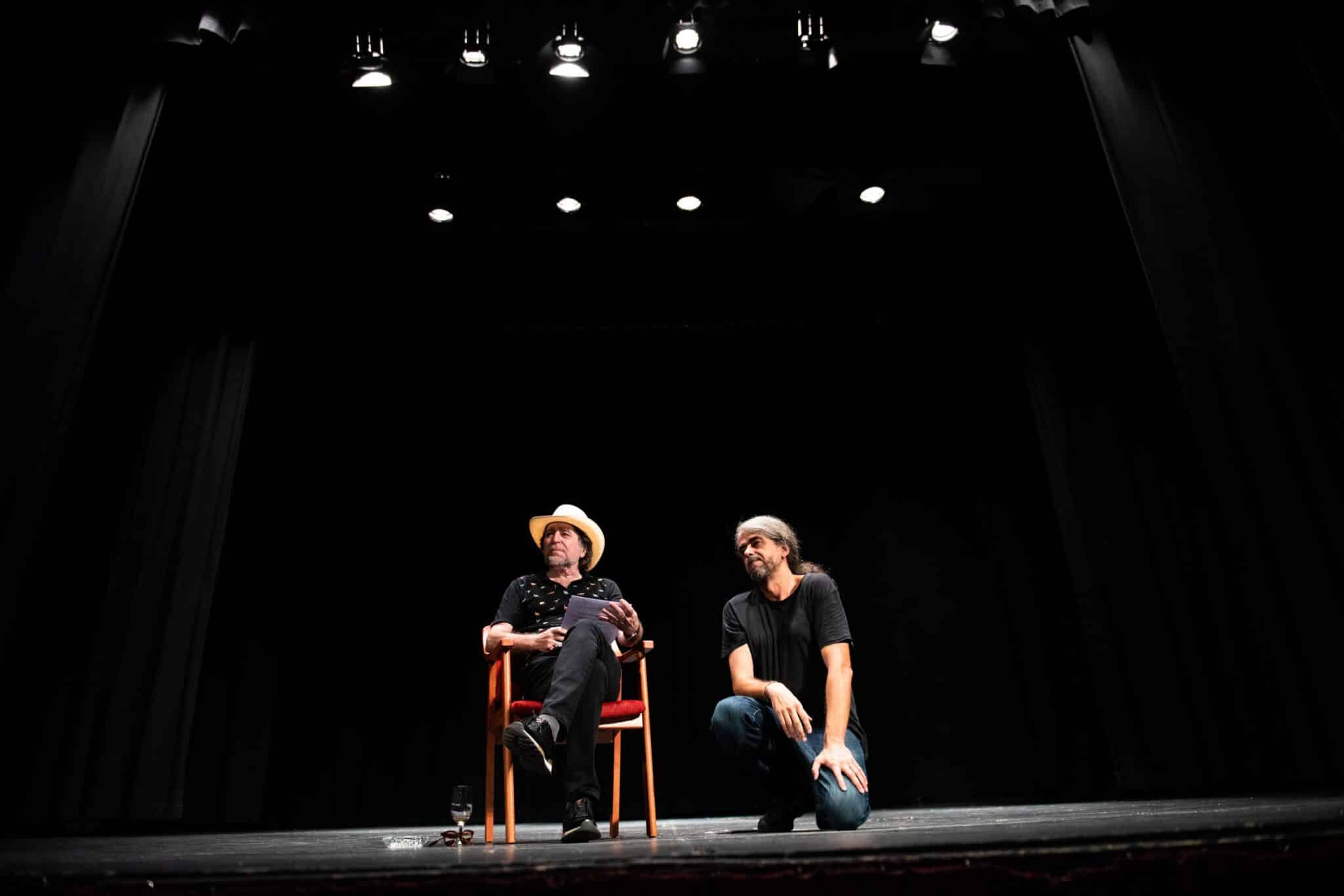 El cantante Joaquín Sabina y el director de su próxima película, Fernando León de Aranoa