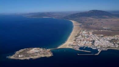 El temporal de levante obliga a cerrar el Puerto de Tarifa en Cádiz