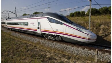 El Gobierno excluye a los Avant de Renfe de los bonos gratuitos pese a ser de media distancia