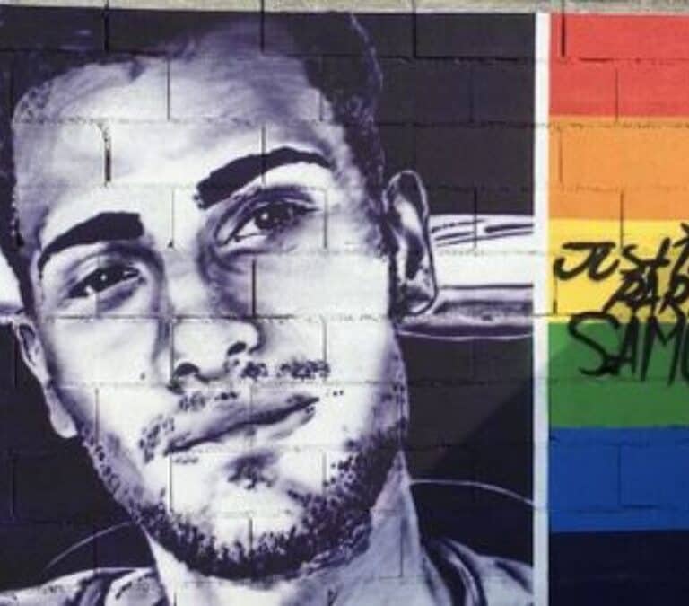 Un año después, medio centenar de personas se reúnen para recordar a Samuel Luiz