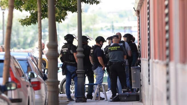 Guardias civiles en el operativo de Santovenia Guardias civiles en el operativo de Santovenia