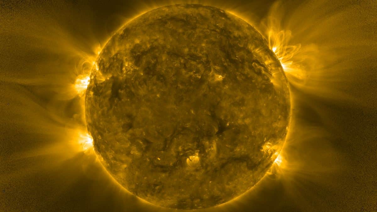 Tormenta solar en el espacio fotografiada por la Agencia Espacial Europea (ESA)