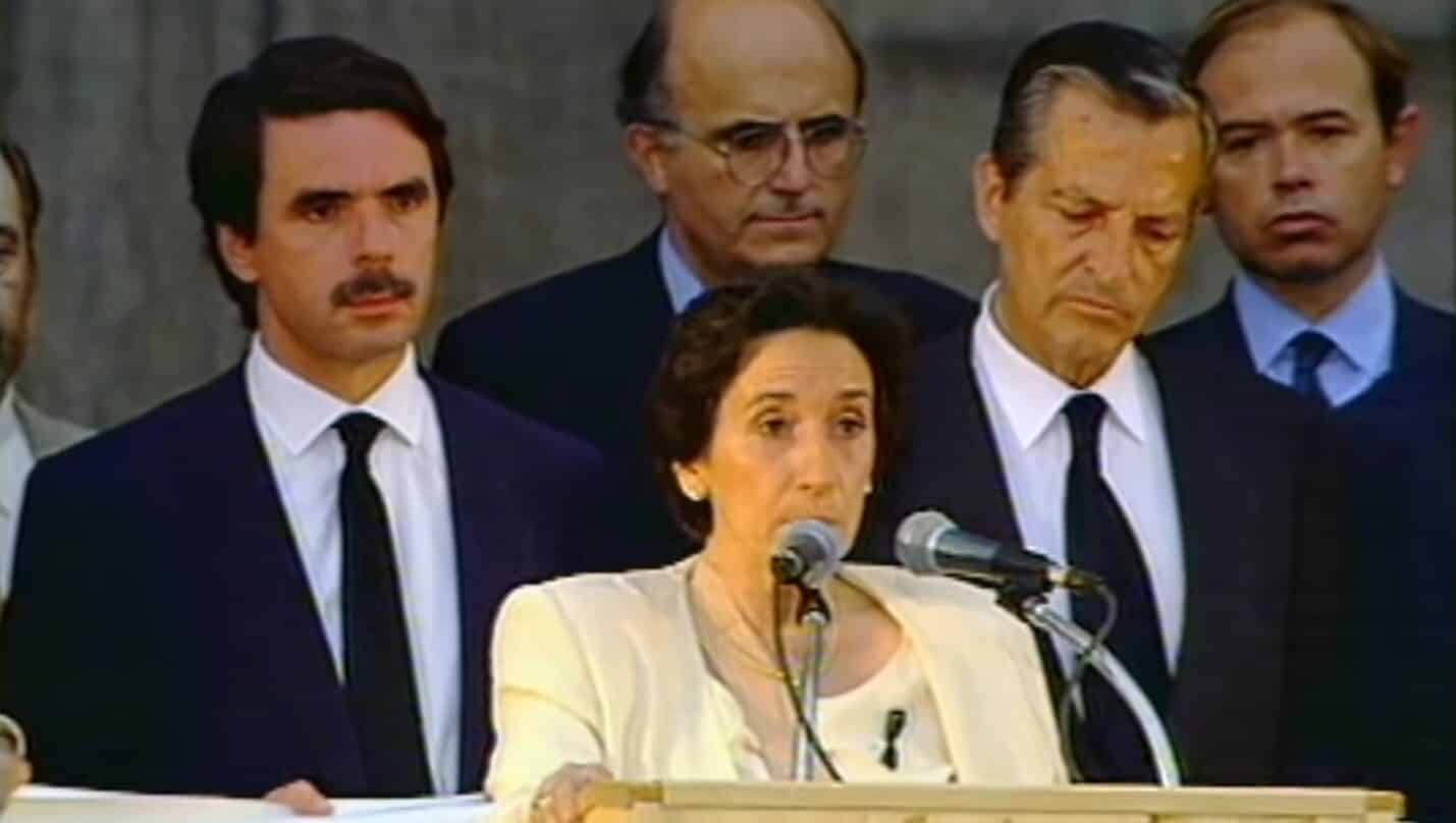 Victoria Prego lee el discurso que cerró la gran manifestación de repudio al asesinato de Miguel Ángel Blanco.