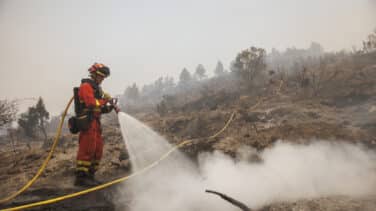 Las altas temperaturas enturbian la lucha contra el fuego en España