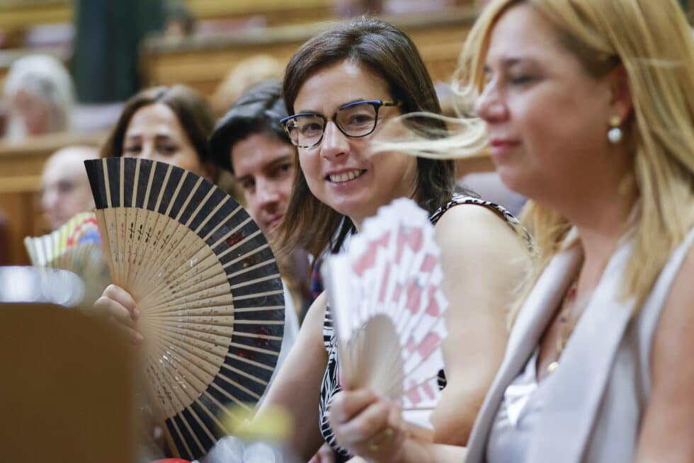 La diputada del Partido Popular Ana Vázquez, durante la sesión extraordinaria en el Congreso de los Diputados, que debate la convalidación del real decreto-ley sobre las medidas de ahorro energético