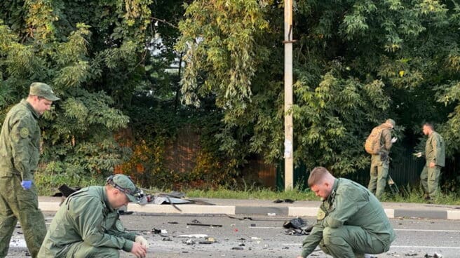 Miembros del Comité de Investigación Ruso trabajan en la escena tras el atentado en el que ha muerto Darya Dugina. Miembros del Comité de Investigación Ruso trabajan en la escena tras el atentado en el que ha muerto Darya Dugina.