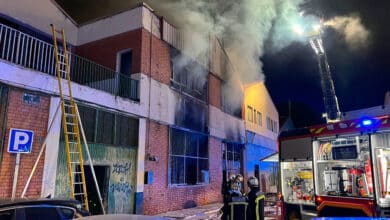 Mueren dos personas en el incendio de una nave industrial okupada en Torrejón de Ardoz